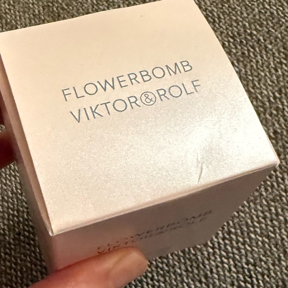 Viktor & Rolf Pink Flowerbomb Candle Small Deluxe New Authentic 70 g - Picture 15 of 16